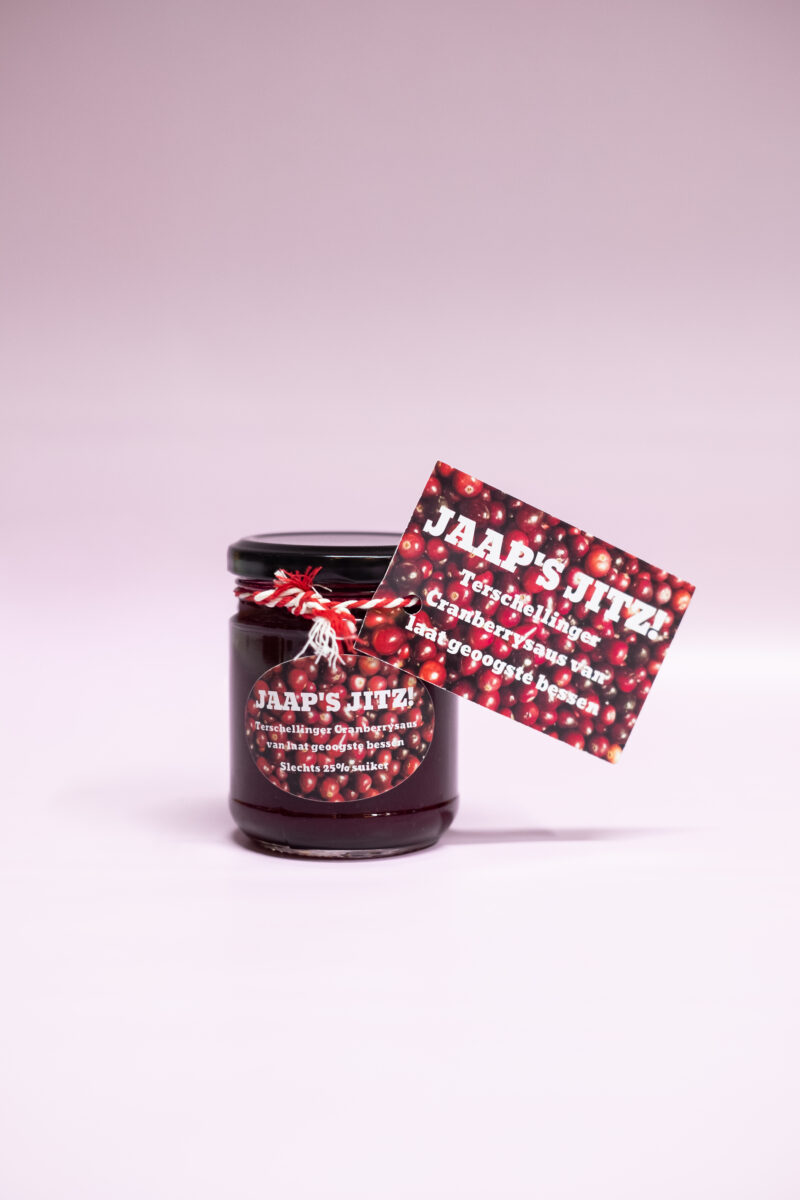 Jaaps Jitz, cranberry jam, Cranberry saus van laat geoogste bessen. Terschellinger cranberry product. Lekker als saus of als jam.
