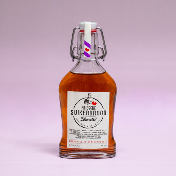 Suikerbrood likeur, Friesche suikerbrood likorette. Gestookt in Harlingen van uitsluitend natuurlijke grondstoffen. Puur en 'suver' van karakter. 14,9% VOL 0,2l