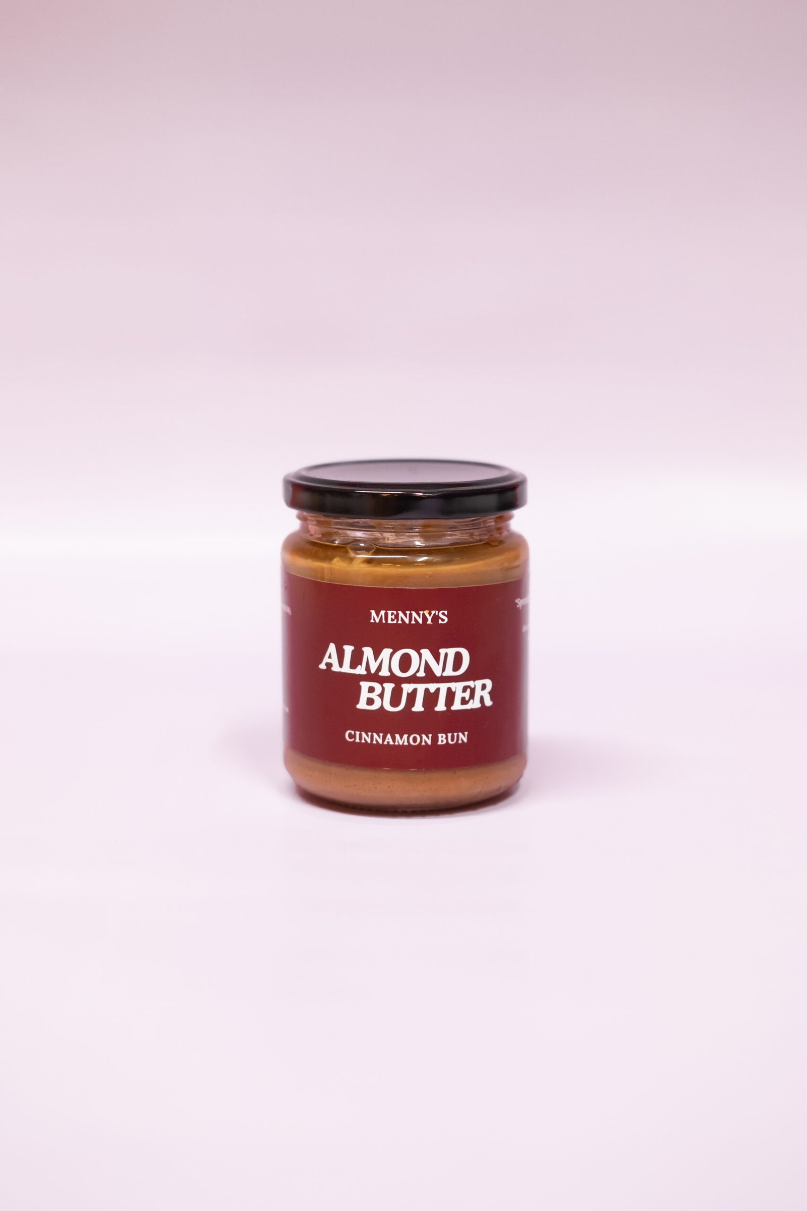 Almond butter, cinnamon bun van Menny’s